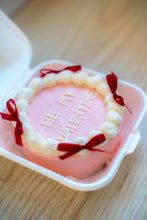 Charger l'image dans la galerie, Valentine’s Day Box Cake – Édition Limitée !